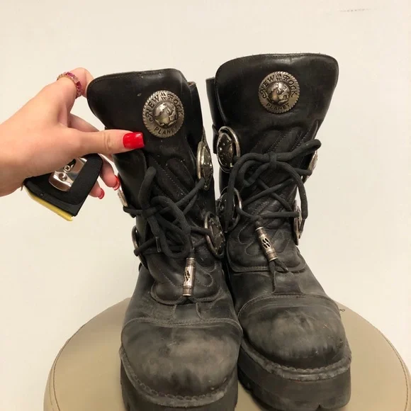 NEW ROCK MENS BLACK LEATHER METAL
HARDWARE LACE UP CYBER PUNK BOOTS SZ 9.5/10 - Picture 5 of 11
